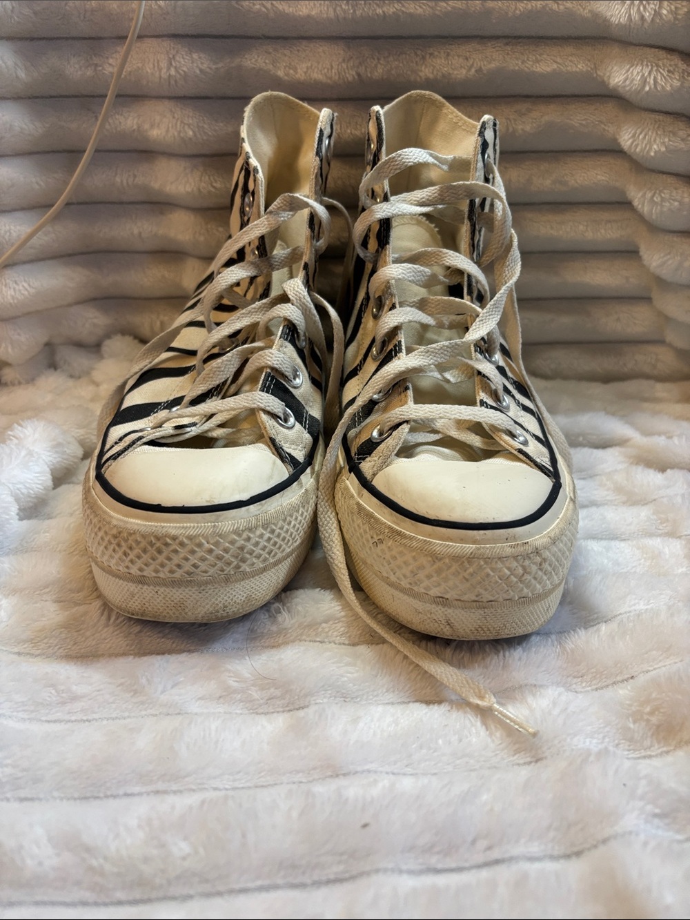 Converse High Top Sneakers - Black & White Zebra Print Mens 7 1/2 Wo’s 9 1/2 - Picture 4 of 9